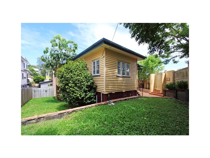 52 Wilston Road (corner of Erneton St), Newmarket QLD 4051