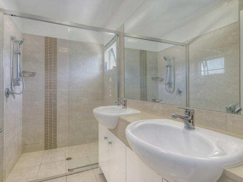 3/10 Burton Street, Indooroopilly QLD 4068