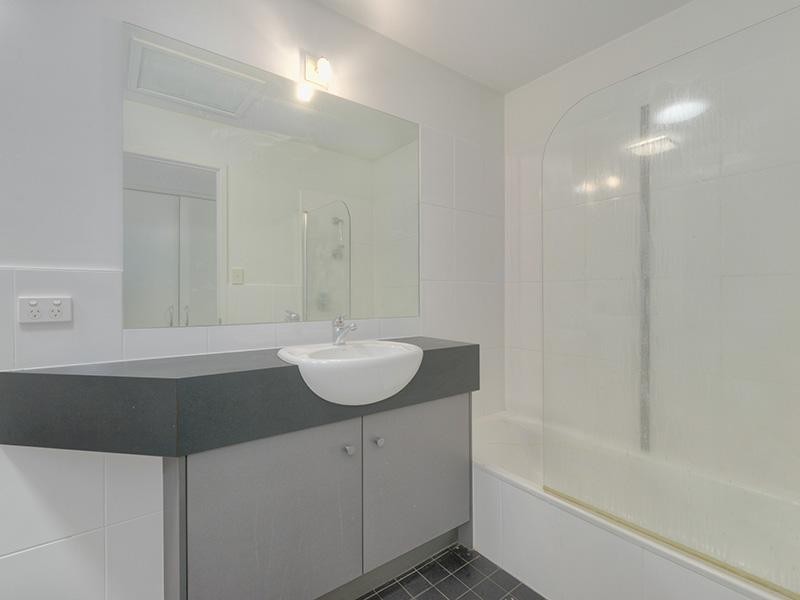 3/10 Burton Street, Indooroopilly QLD 4068