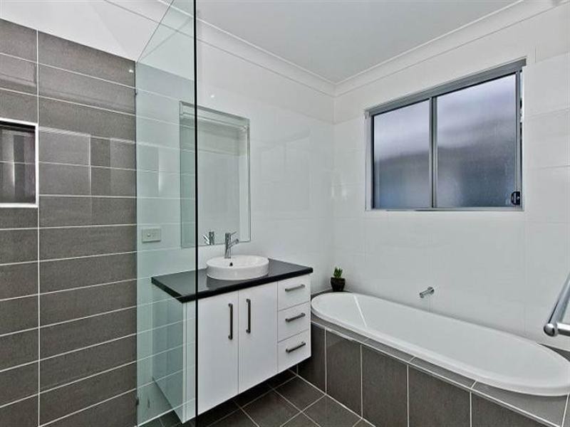 28 Pleystowe Crescent, Hendra QLD 4011