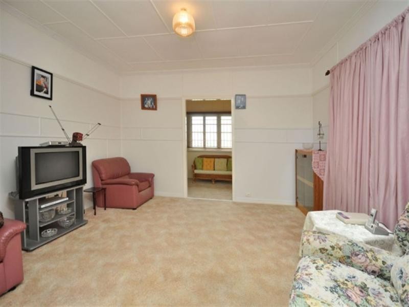 8 Berpi Street, Stafford QLD 4053