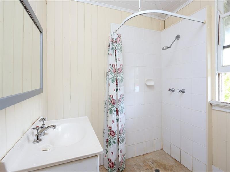 39 Gilbert Road, Windsor QLD 4030