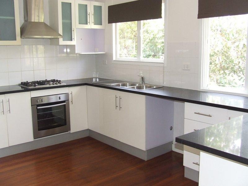 16 Deerdale Street, Stafford Heights QLD 4053