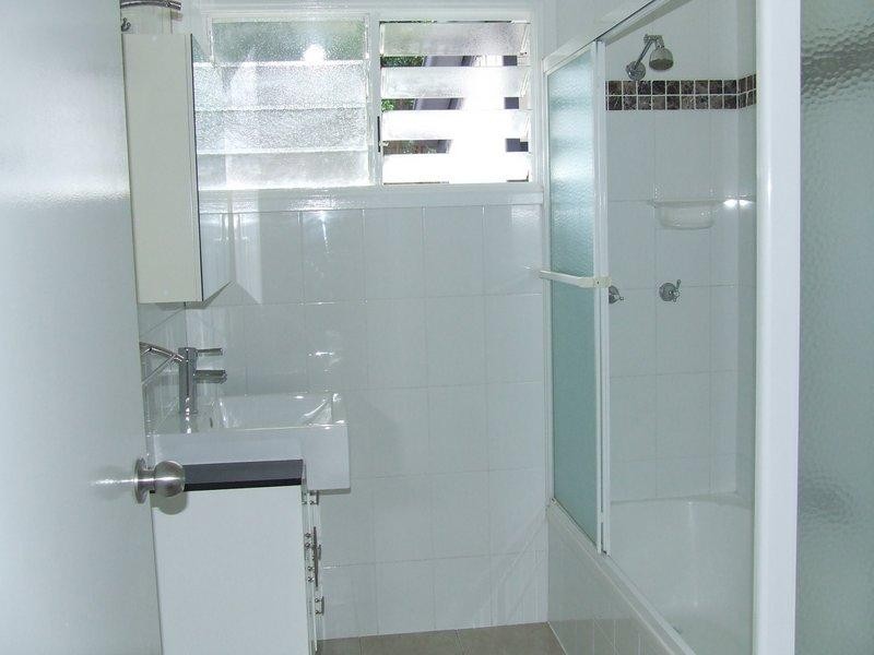 16 Deerdale Street, Stafford Heights QLD 4053