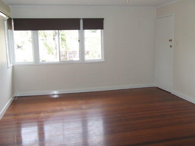 16 Deerdale Street, Stafford Heights QLD 4053