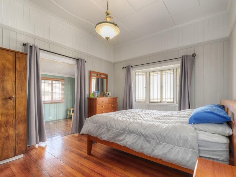 52 Crawford Avenue, Stafford QLD 4053