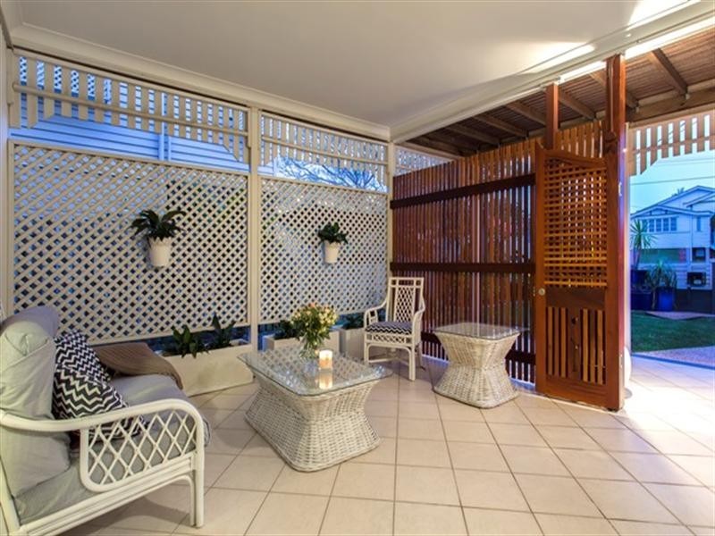 16 Hamilton Avenue, Hendra QLD 4011