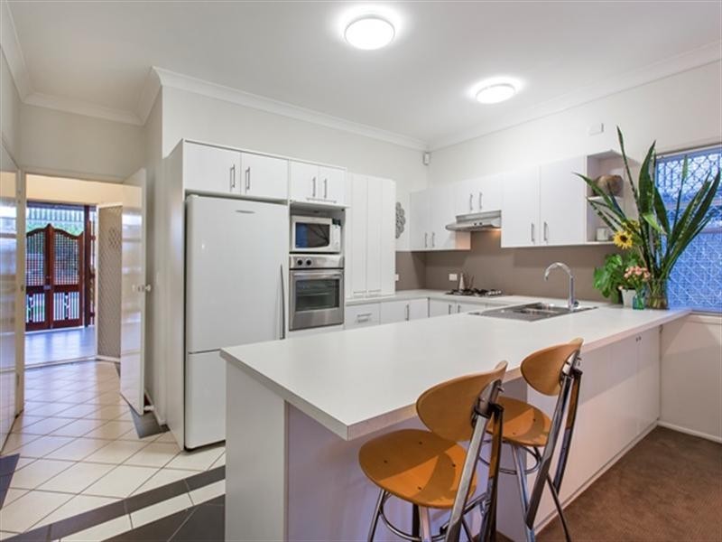 16 Hamilton Avenue, Hendra QLD 4011