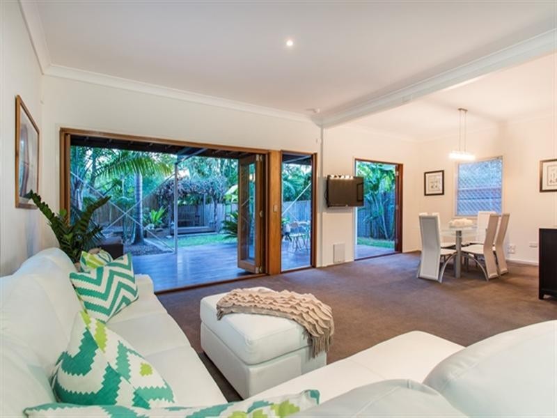 16 Hamilton Avenue, Hendra QLD 4011