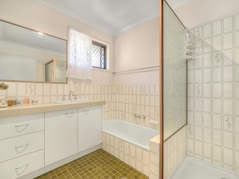 21 Lanchester Street, Stafford Heights QLD 4053