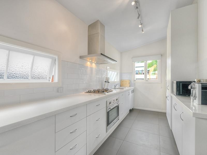 15 Almora Street, Wooloowin QLD 4030