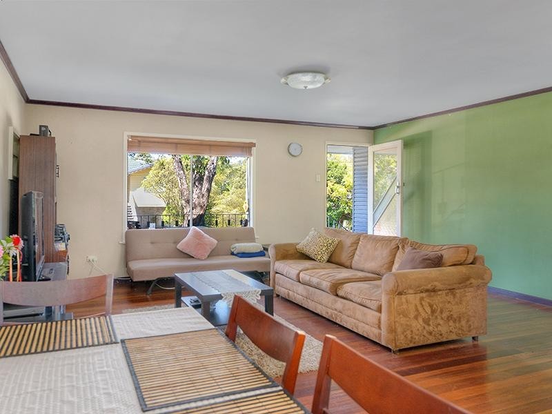 18 Gracemere Street, Newmarket QLD 4051