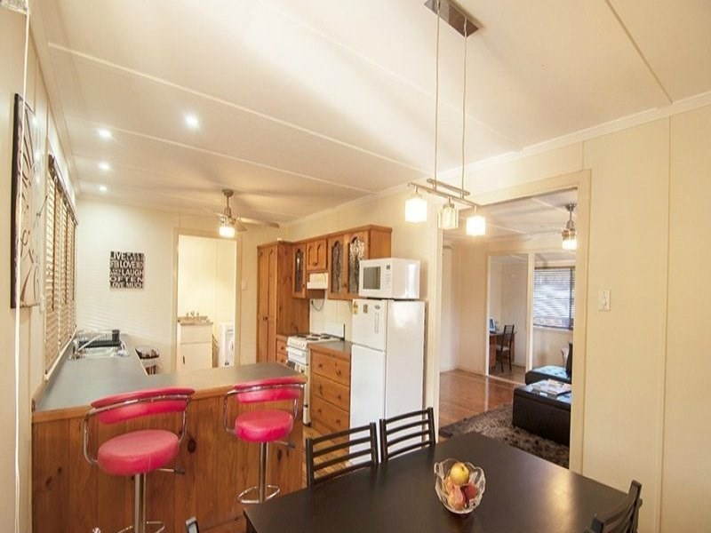 15 Centre Street, Strathpine QLD 4500