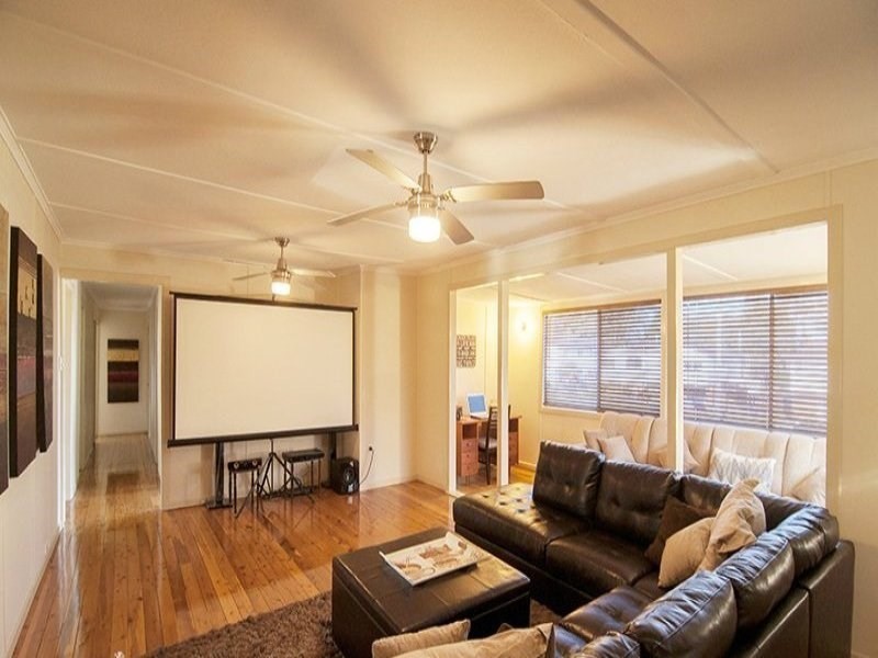 15 Centre Street, Strathpine QLD 4500