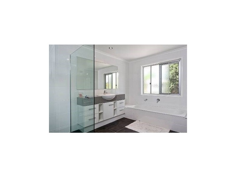 13 Niven Street, Stafford Heights QLD 4053