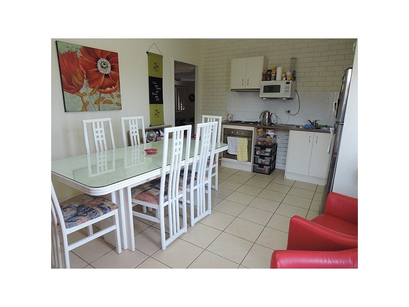 2/211 Webster Road, Stafford QLD 4053