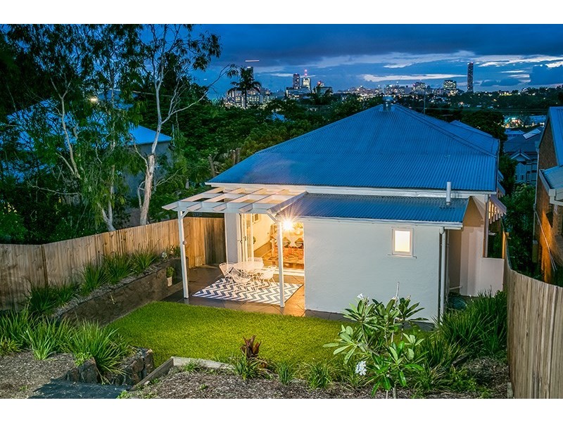 16 Sixth Avenue, Windsor QLD 4030