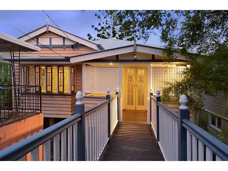 29 Tenth Avenue, Windsor QLD 4030