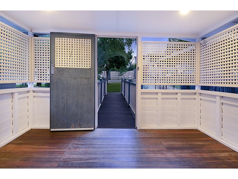 29 Tenth Avenue, Windsor QLD 4030