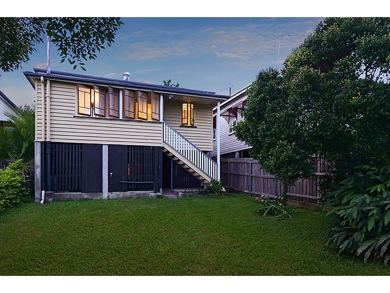 29 Tenth Avenue, Windsor QLD 4030