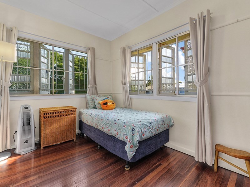 25 Stirling Street, Gordon Park QLD 4031