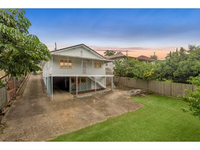 377 Webster Road, Stafford Heights QLD 4053