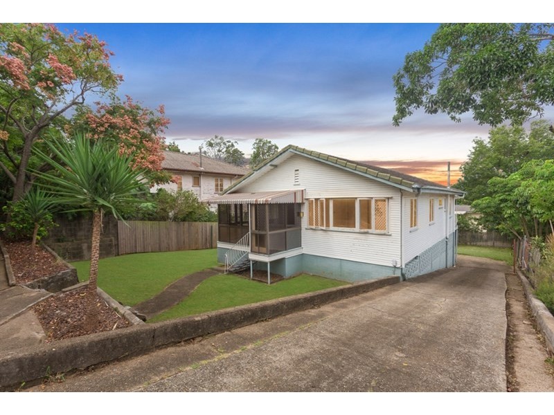 377 Webster Road, Stafford Heights QLD 4053