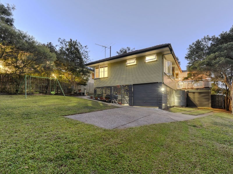 8 Dorkay Street, Stafford Heights QLD 4053