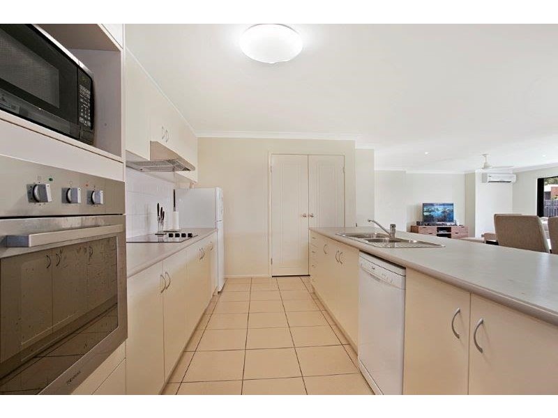 11 Eucalypt Place, Anstead QLD 4070