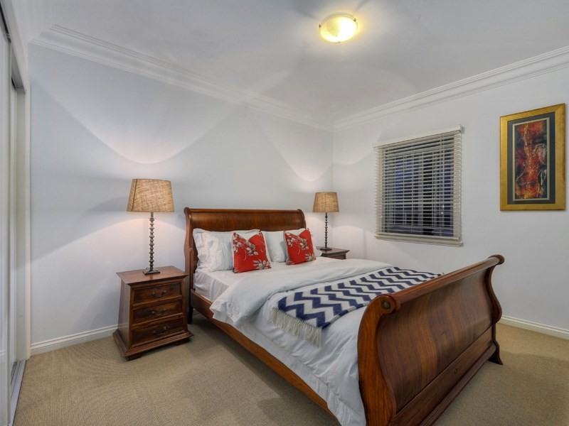 4 Derby Street, Hendra QLD 4011