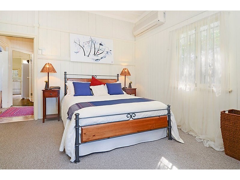 38 Glenfern Avenue, Kedron QLD 4031