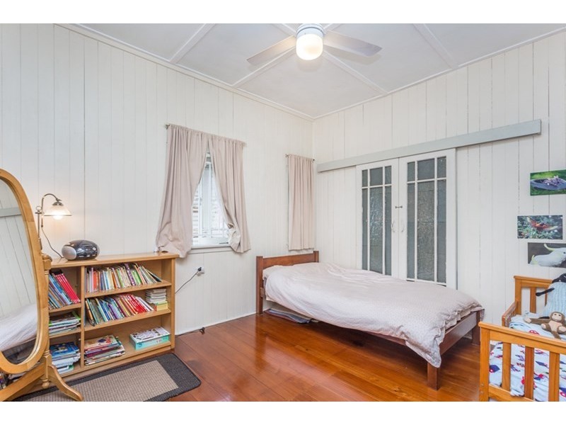 8 Myrtle Street, Grange QLD 4051