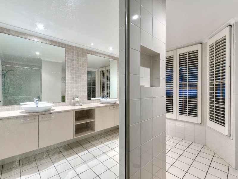 24 Cambridge Street, Red Hill QLD 4059