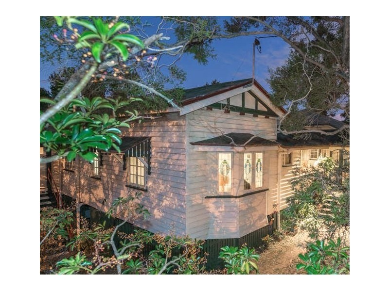 2 Ashgrove Crescent, Ashgrove QLD 4060