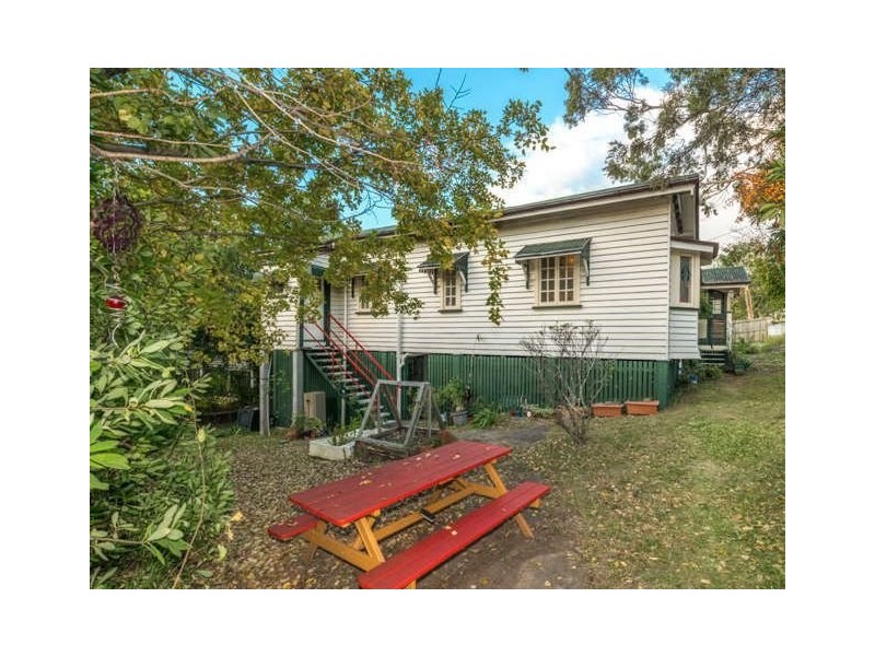 2 Ashgrove Crescent, Ashgrove QLD 4060