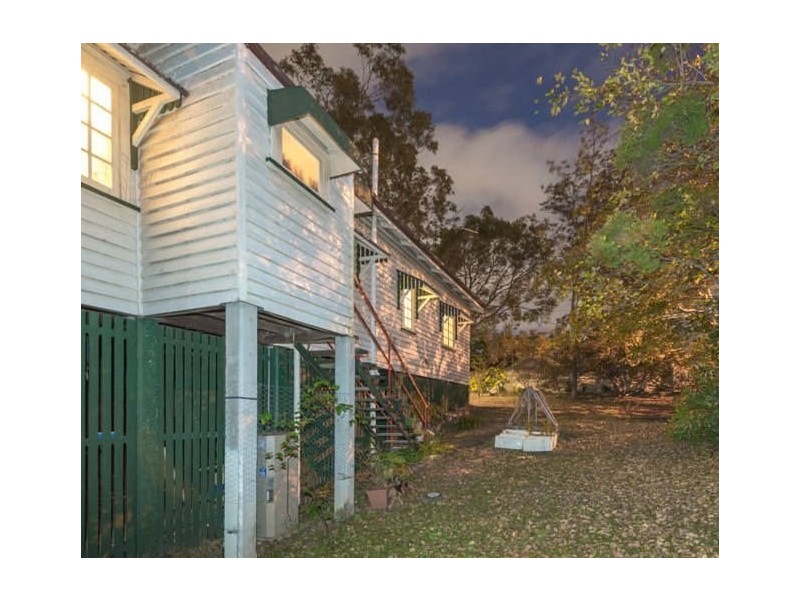 2 Ashgrove Crescent, Ashgrove QLD 4060