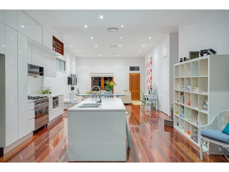 16 Heaslop Street, Woolloongabba QLD 4102