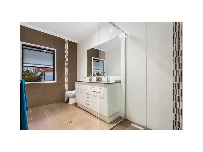 25 Thomas Street, Grange QLD 4051