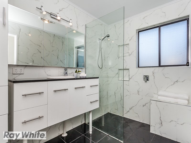 3 Baronia Court, Everton Hills QLD 4053