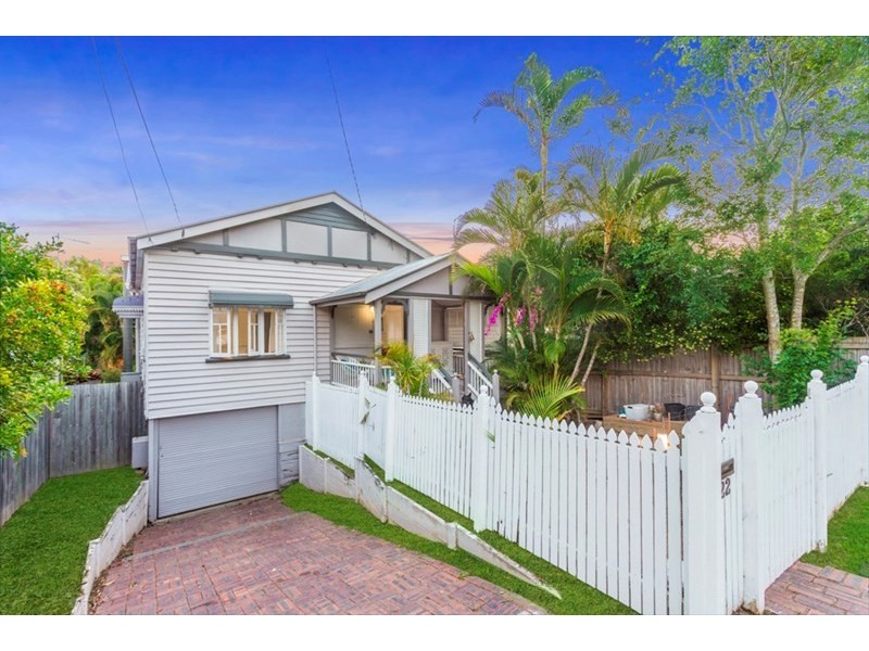 22 Dennis Street, Grange QLD 4051