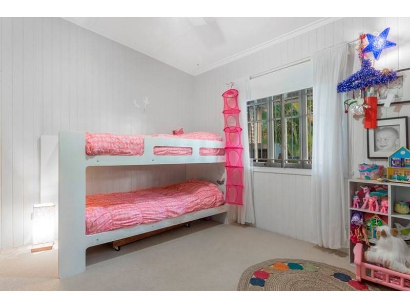 22 Dennis Street, Grange QLD 4051