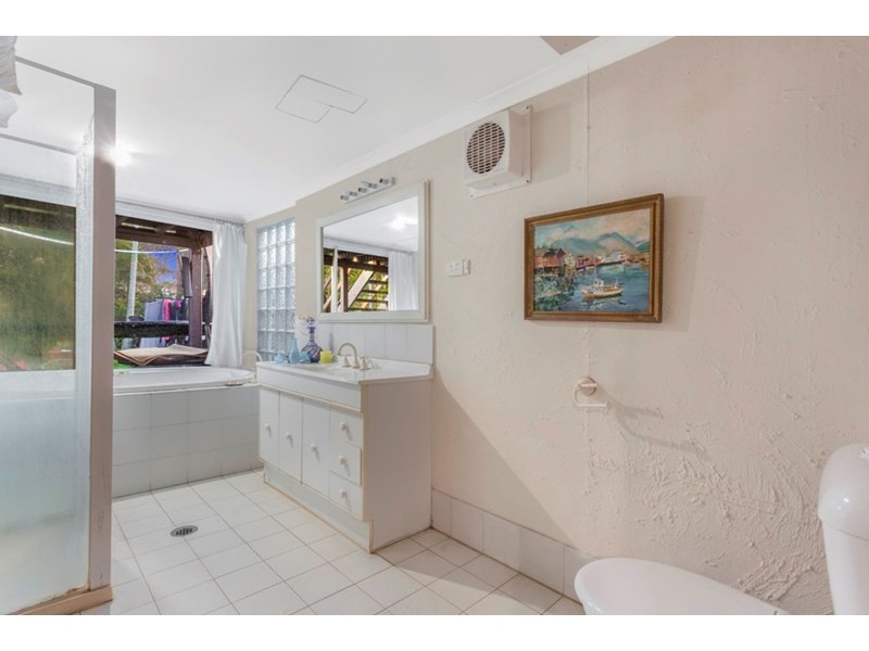 22 Dennis Street, Grange QLD 4051