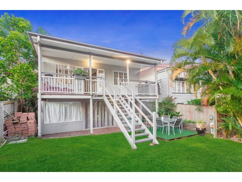 22 Dennis Street, Grange QLD 4051