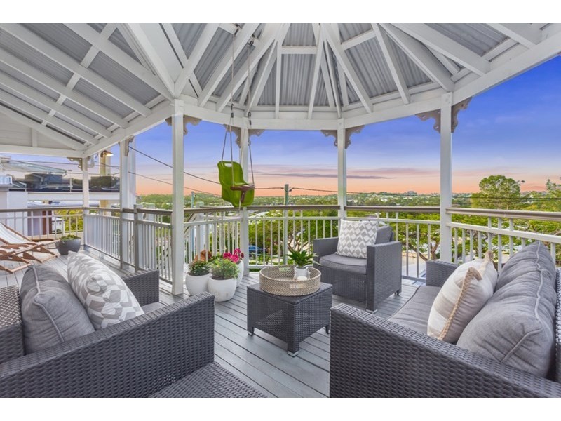 22 Evelyn Street, Grange QLD 4051