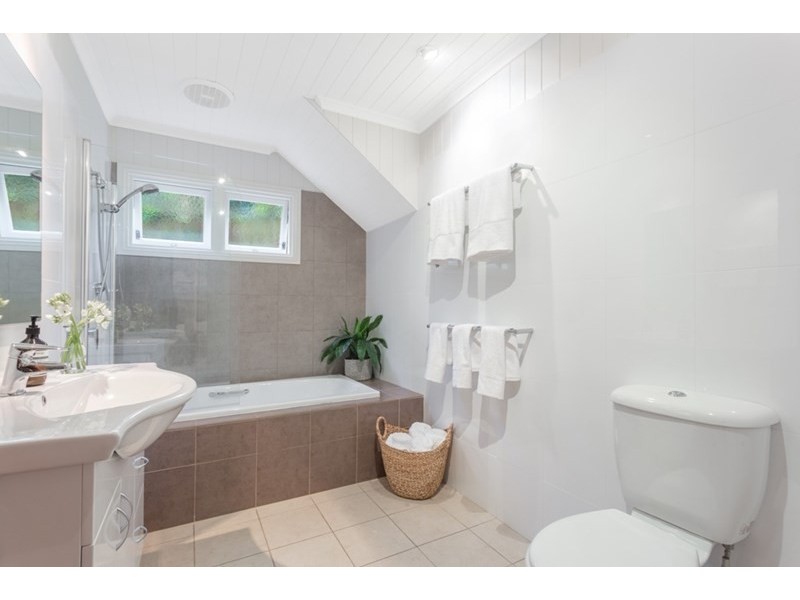 22 Evelyn Street, Grange QLD 4051