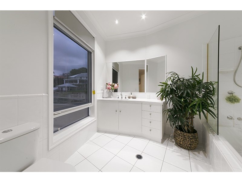 2 Langside Road, Hamilton QLD 4007