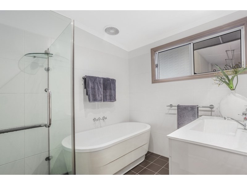 16 Greenway Street, Grange QLD 4051