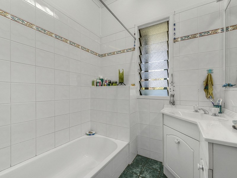 4 Handcroft Street, Wavell Heights QLD 4012