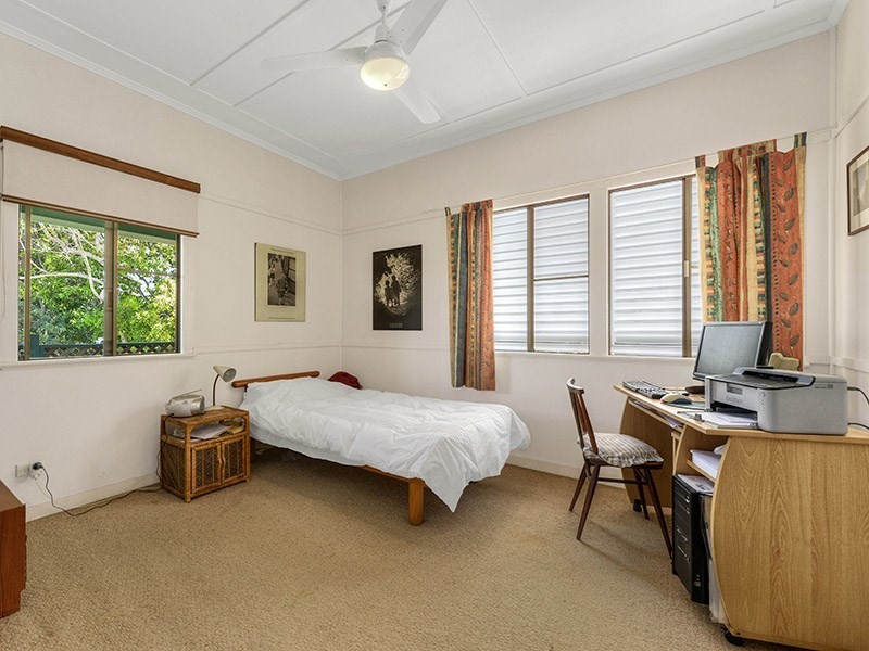 4 Handcroft Street, Wavell Heights QLD 4012