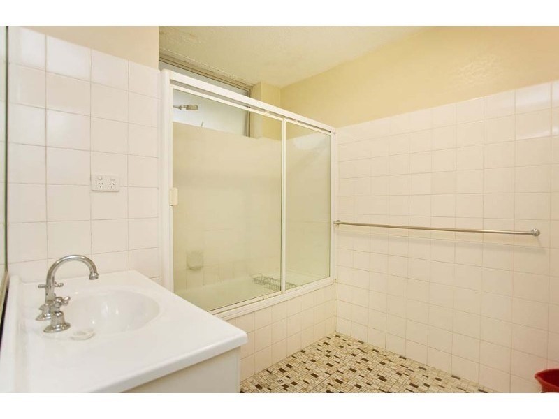 2/6 Grimes Street, Auchenflower QLD 4066